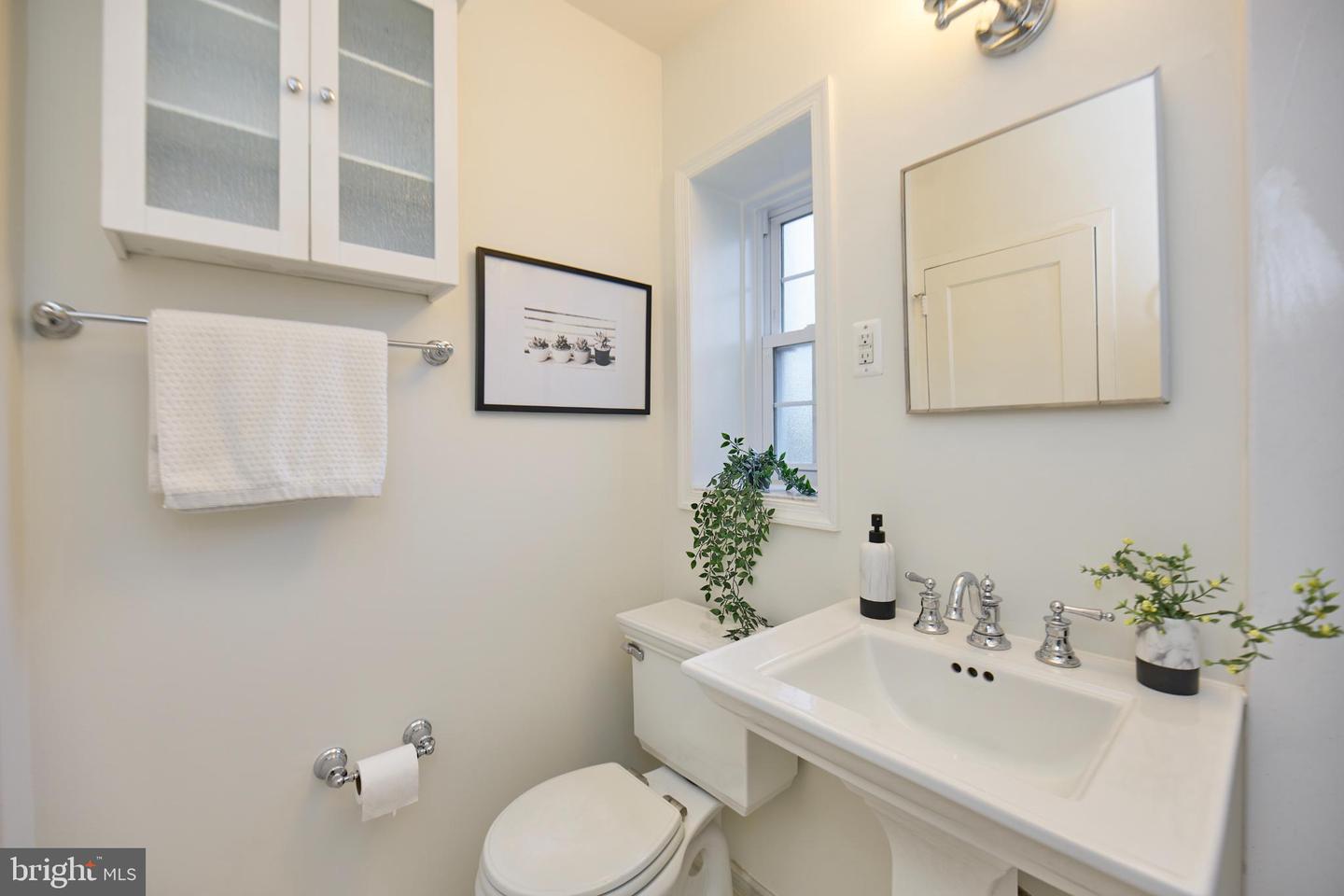 3111 VALLEY DR, ALEXANDRIA, Virginia 22302, 1 Bedroom Bedrooms, 5 Rooms Rooms,1 BathroomBathrooms,Residential,For sale,3111 VALLEY DR,VAAX2048174 MLS # VAAX2048174