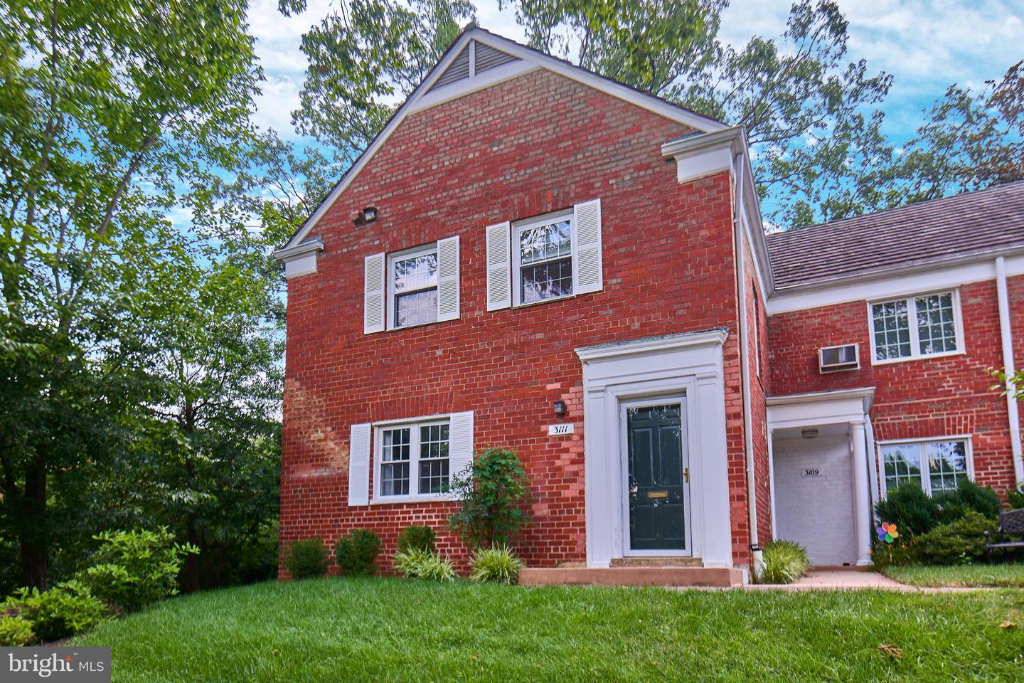 3111 VALLEY DR, ALEXANDRIA, Virginia 22302, 1 Bedroom Bedrooms, 5 Rooms Rooms,1 BathroomBathrooms,Residential,For sale,3111 VALLEY DR,VAAX2048174 MLS # VAAX2048174