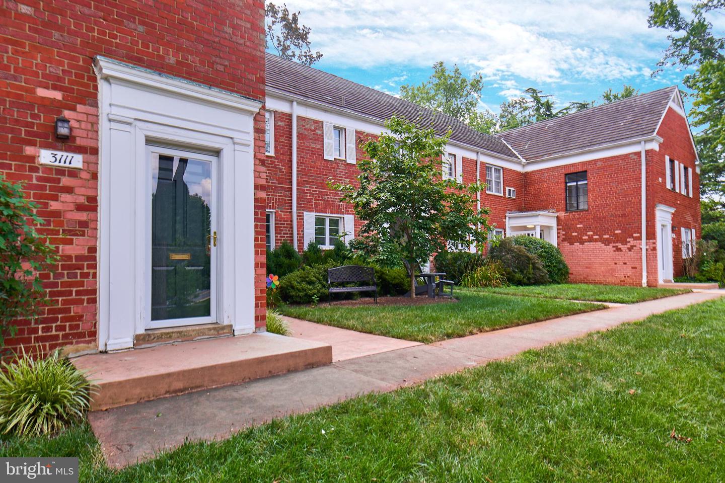 3111 VALLEY DR, ALEXANDRIA, Virginia 22302, 1 Bedroom Bedrooms, 5 Rooms Rooms,1 BathroomBathrooms,Residential,For sale,3111 VALLEY DR,VAAX2048174 MLS # VAAX2048174