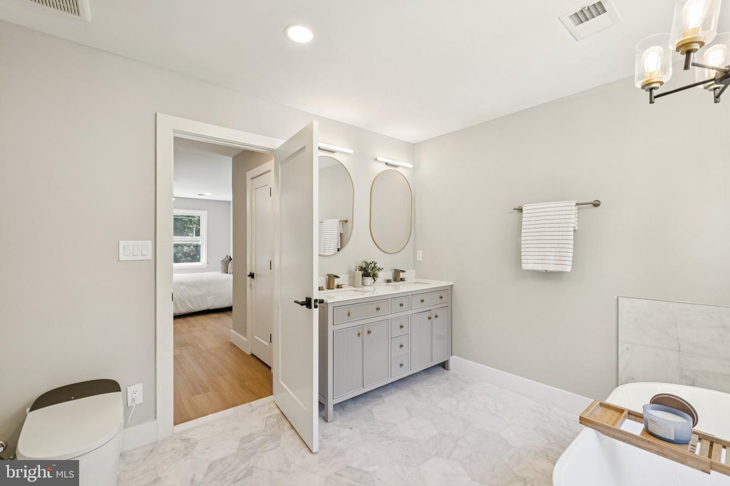 3118 MILLER HEIGHTS RD, OAKTON, Virginia 22124, 5 Bedrooms Bedrooms, ,4 BathroomsBathrooms,Residential,For sale,3118 MILLER HEIGHTS RD,VAFX2259184 MLS # VAFX2259184