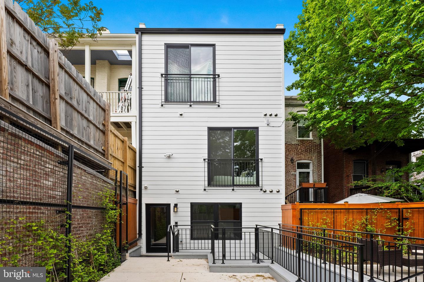 647 G ST SE #2, WASHINGTON, District Of Columbia 20003, 2 Bedrooms Bedrooms, ,2 BathroomsBathrooms,Residential,For sale,647 G ST SE #2,DCDC2213500 MLS # DCDC2213500