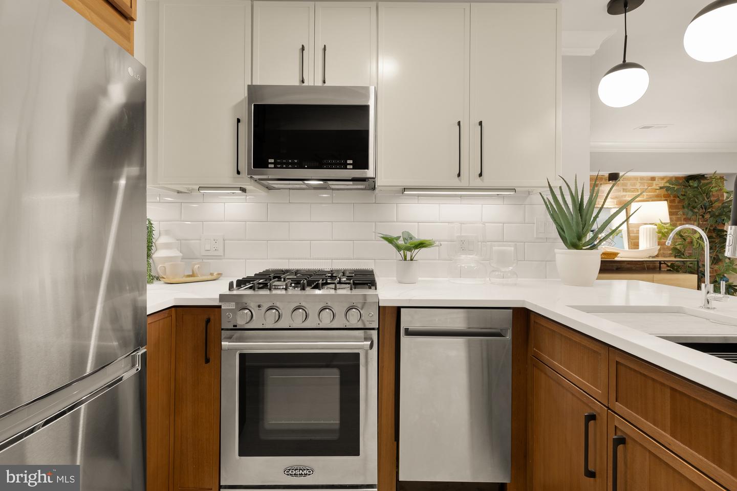 647 G ST SE #2, WASHINGTON, District Of Columbia 20003, 2 Bedrooms Bedrooms, ,2 BathroomsBathrooms,Residential,For sale,647 G ST SE #2,DCDC2213500 MLS # DCDC2213500