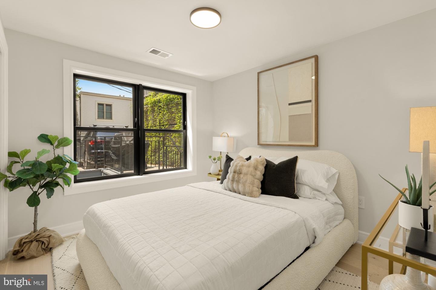 647 G ST SE #2, WASHINGTON, District Of Columbia 20003, 2 Bedrooms Bedrooms, ,2 BathroomsBathrooms,Residential,For sale,647 G ST SE #2,DCDC2213500 MLS # DCDC2213500