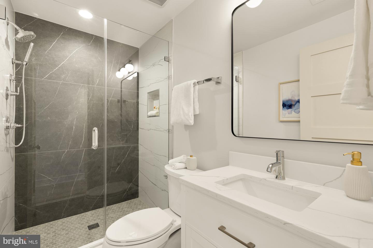 647 G ST SE #2, WASHINGTON, District Of Columbia 20003, 2 Bedrooms Bedrooms, ,2 BathroomsBathrooms,Residential,For sale,647 G ST SE #2,DCDC2213500 MLS # DCDC2213500