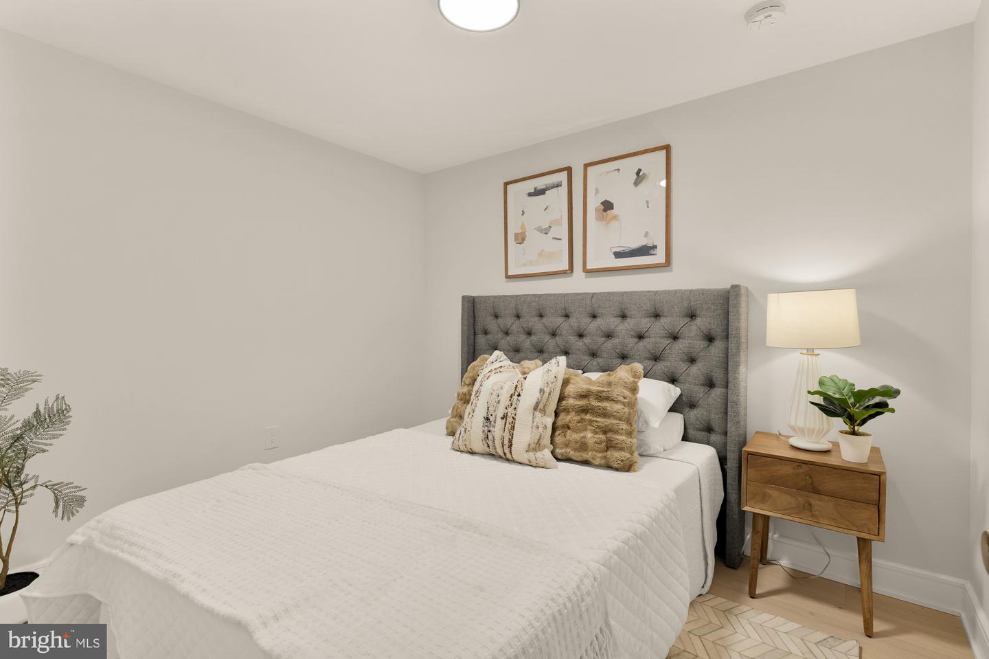 647 G ST SE #2, WASHINGTON, District Of Columbia 20003, 2 Bedrooms Bedrooms, ,2 BathroomsBathrooms,Residential,For sale,647 G ST SE #2,DCDC2213500 MLS # DCDC2213500