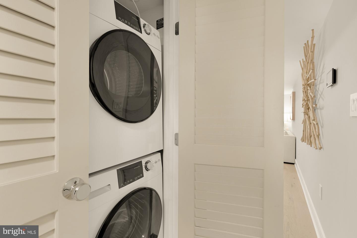 647 G ST SE #2, WASHINGTON, District Of Columbia 20003, 2 Bedrooms Bedrooms, ,2 BathroomsBathrooms,Residential,For sale,647 G ST SE #2,DCDC2213500 MLS # DCDC2213500