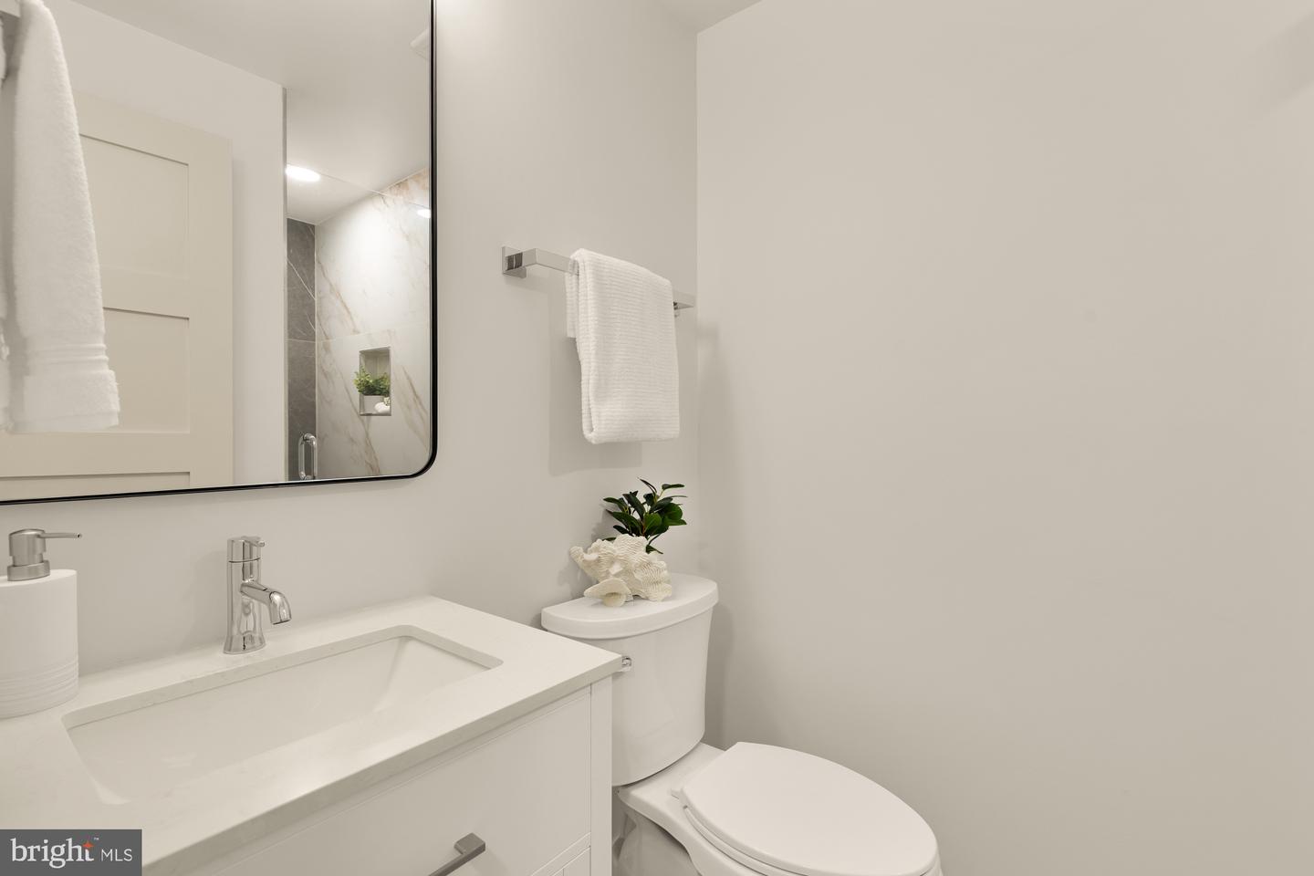 647 G ST SE #2, WASHINGTON, District Of Columbia 20003, 2 Bedrooms Bedrooms, ,2 BathroomsBathrooms,Residential,For sale,647 G ST SE #2,DCDC2213500 MLS # DCDC2213500
