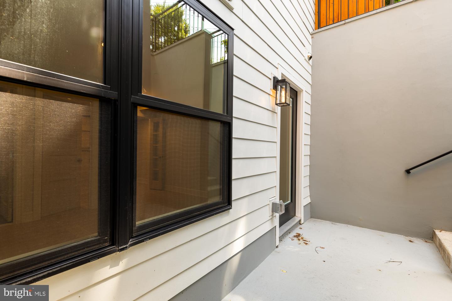 647 G ST SE #1, WASHINGTON, District Of Columbia 20003, 2 Bedrooms Bedrooms, ,2 BathroomsBathrooms,Residential,For sale,647 G ST SE #1,DCDC2213502 MLS # DCDC2213502