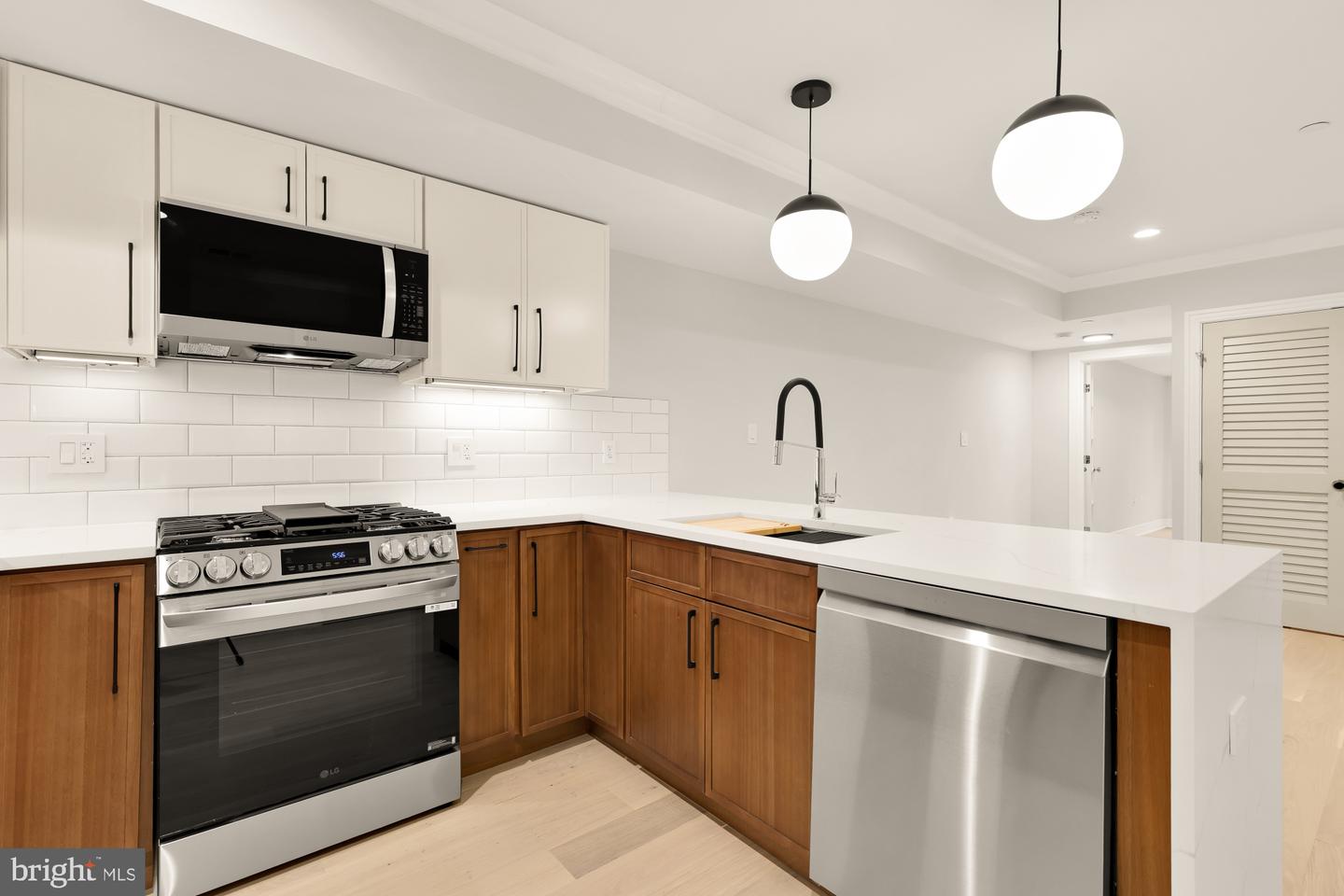 647 G ST SE #1, WASHINGTON, District Of Columbia 20003, 2 Bedrooms Bedrooms, ,2 BathroomsBathrooms,Residential,For sale,647 G ST SE #1,DCDC2213502 MLS # DCDC2213502