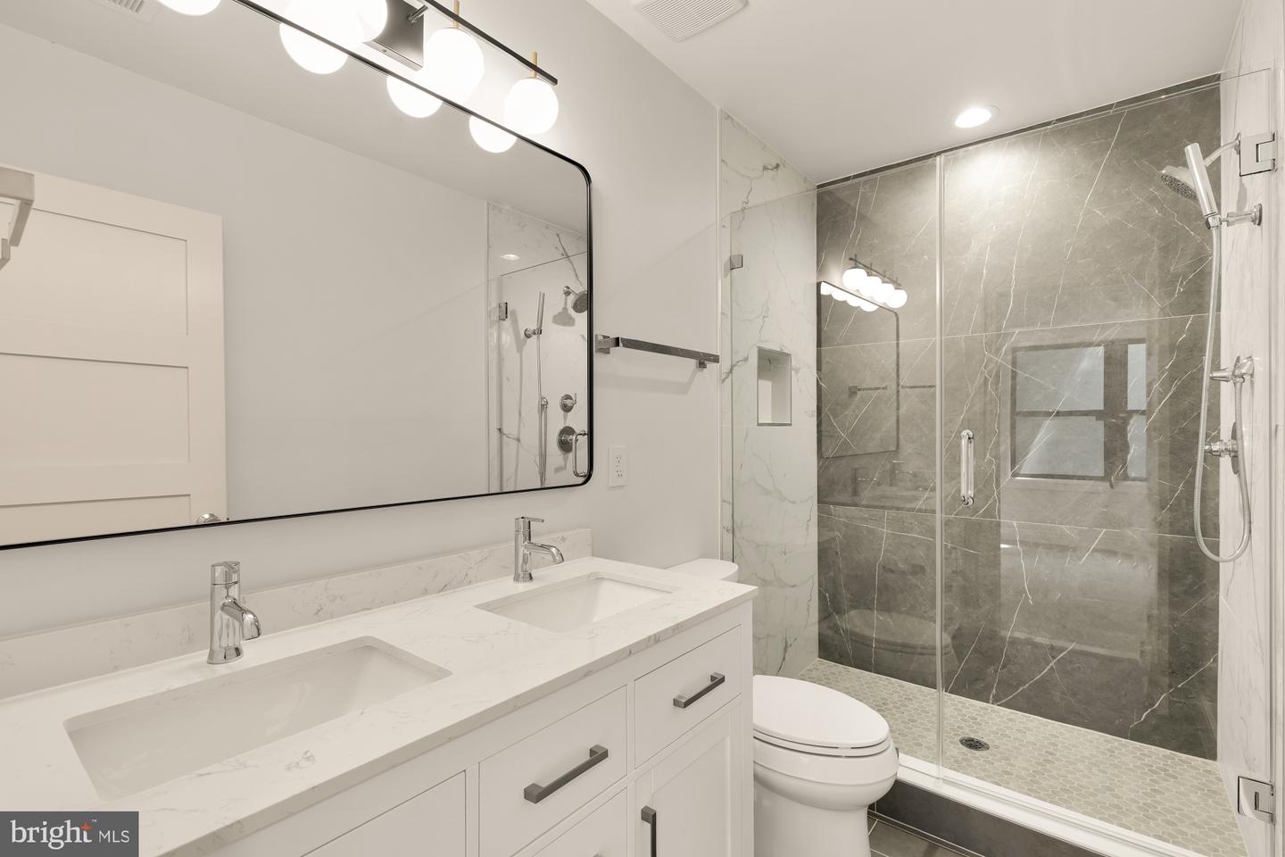 647 G ST SE #1, WASHINGTON, District Of Columbia 20003, 2 Bedrooms Bedrooms, ,2 BathroomsBathrooms,Residential,For sale,647 G ST SE #1,DCDC2213502 MLS # DCDC2213502