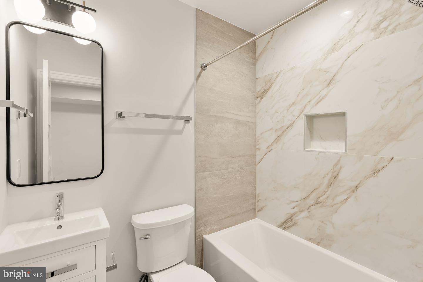 647 G ST SE #1, WASHINGTON, District Of Columbia 20003, 2 Bedrooms Bedrooms, ,2 BathroomsBathrooms,Residential,For sale,647 G ST SE #1,DCDC2213502 MLS # DCDC2213502