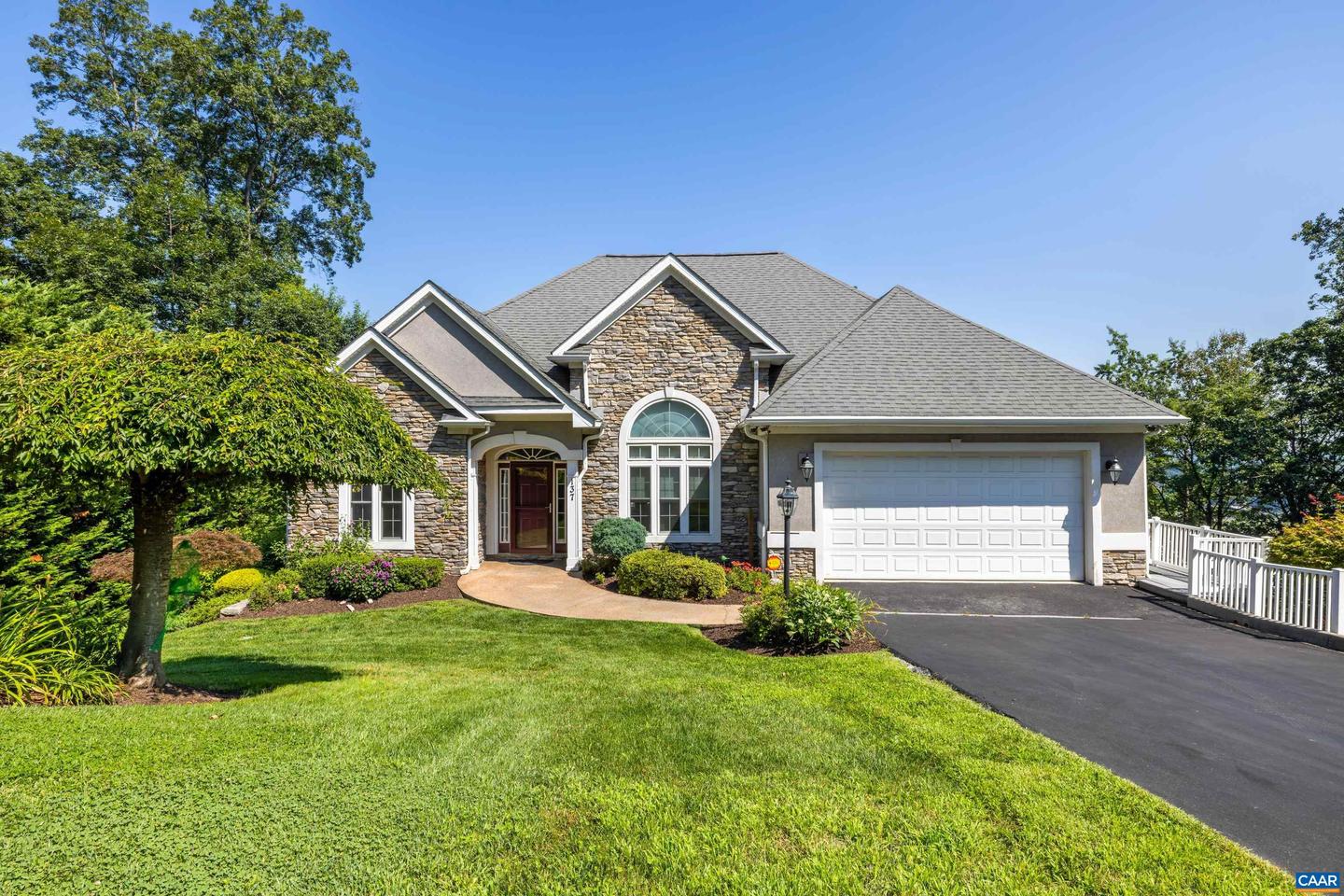 137 DIAMOND CT, HARRISONBURG, Virginia 22801, 7 Bedrooms Bedrooms, ,6 BathroomsBathrooms,Residential,For sale,137 DIAMOND CT,667435 MLS # 667435