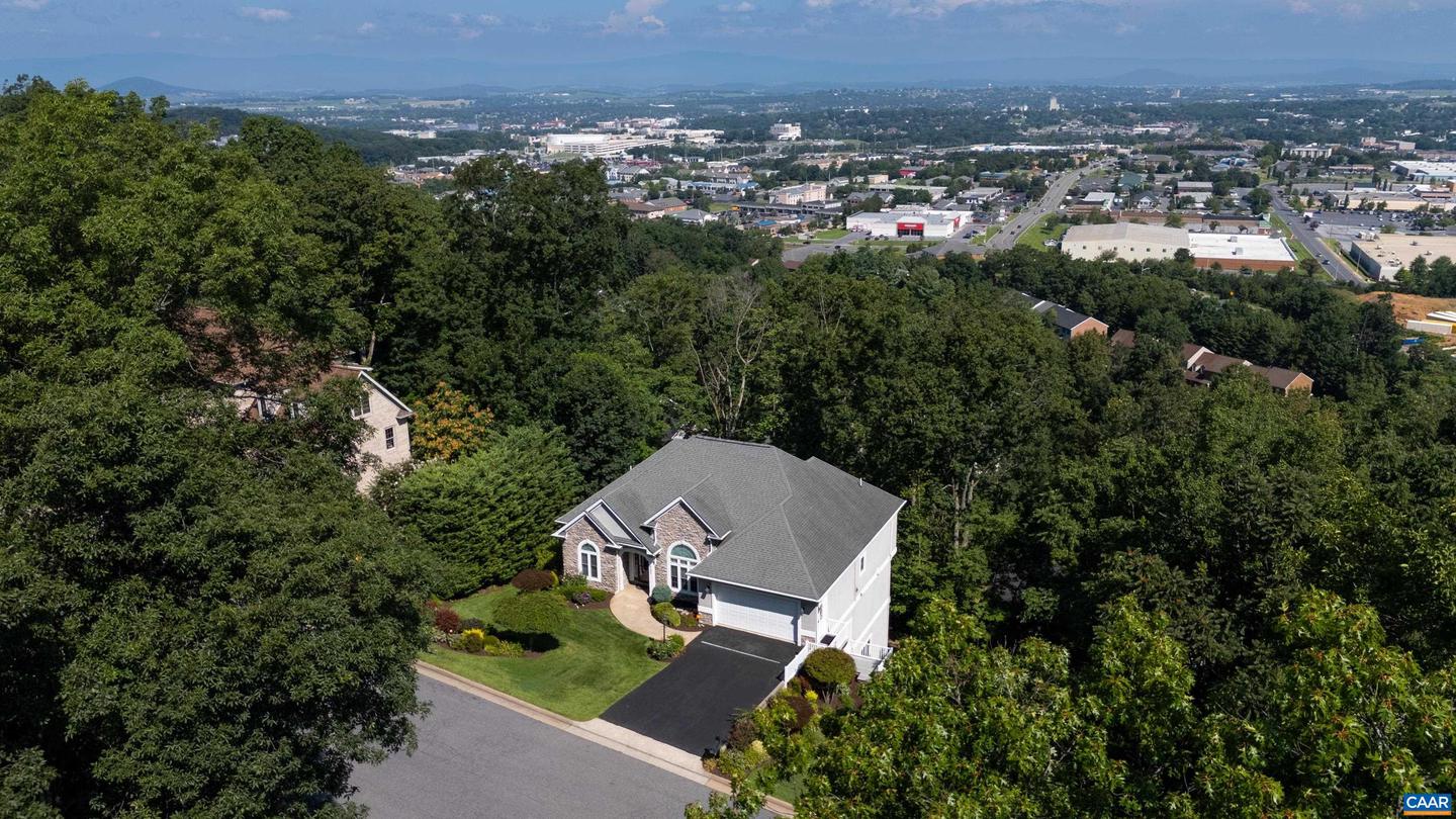 137 DIAMOND CT, HARRISONBURG, Virginia 22801, 7 Bedrooms Bedrooms, ,6 BathroomsBathrooms,Residential,For sale,137 DIAMOND CT,667435 MLS # 667435