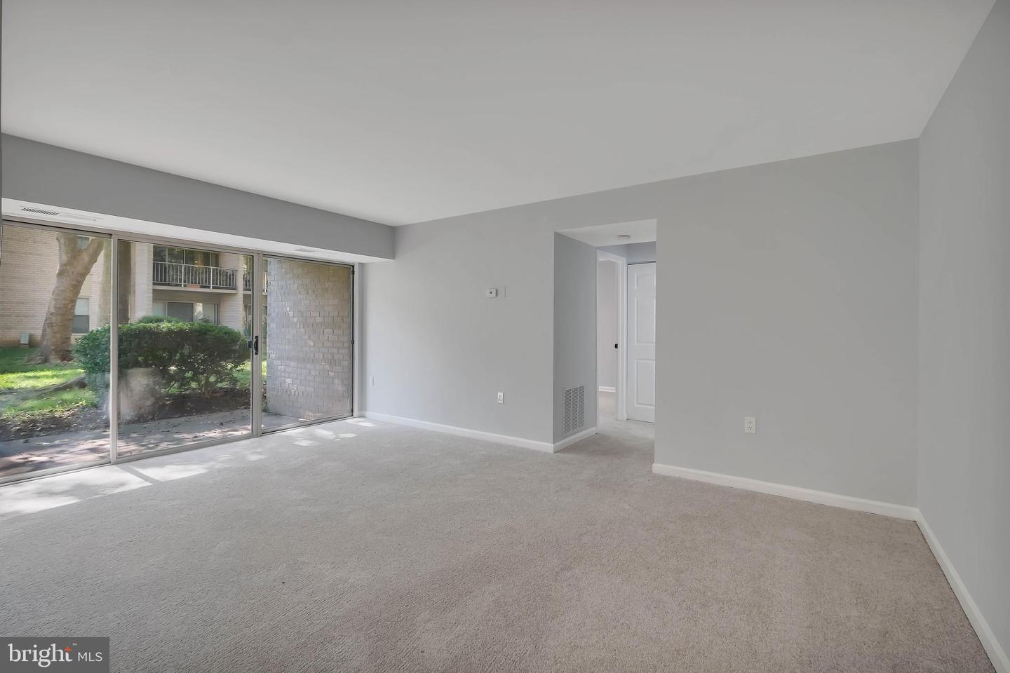 17 CANTERBURY SQ #103, ALEXANDRIA, Virginia 22304, 1 Bedroom Bedrooms, ,1 BathroomBathrooms,Residential,For sale,17 CANTERBURY SQ #103,VAAX2048168 MLS # VAAX2048168