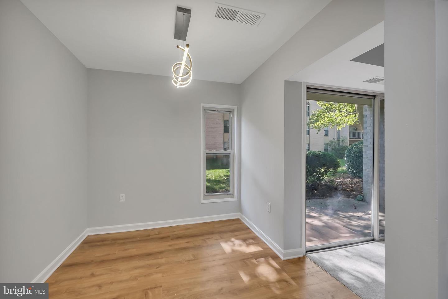 17 CANTERBURY SQ #103, ALEXANDRIA, Virginia 22304, 1 Bedroom Bedrooms, ,1 BathroomBathrooms,Residential,For sale,17 CANTERBURY SQ #103,VAAX2048168 MLS # VAAX2048168