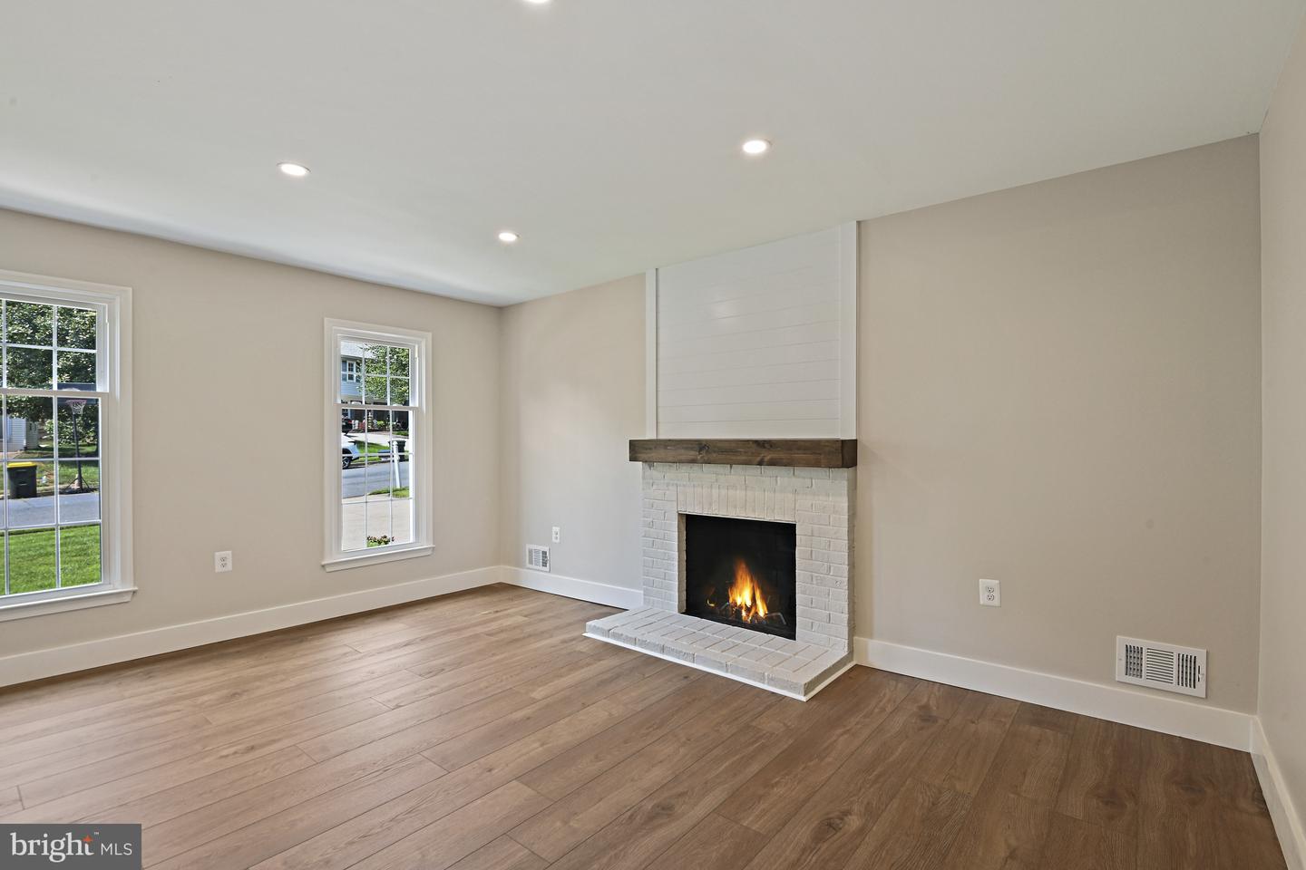 9060 BROOK FORD RD, BURKE, Virginia 22015, 5 Bedrooms Bedrooms, ,3 BathroomsBathrooms,Residential,For sale,9060 BROOK FORD RD,VAFX2259128 MLS # VAFX2259128