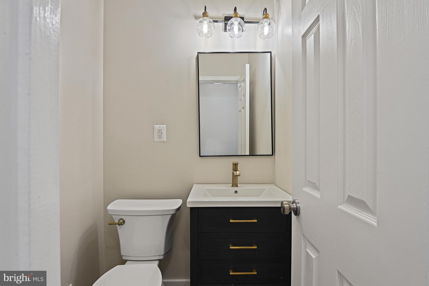 9060 BROOK FORD RD, BURKE, Virginia 22015, 5 Bedrooms Bedrooms, ,3 BathroomsBathrooms,Residential,For sale,9060 BROOK FORD RD,VAFX2259128 MLS # VAFX2259128