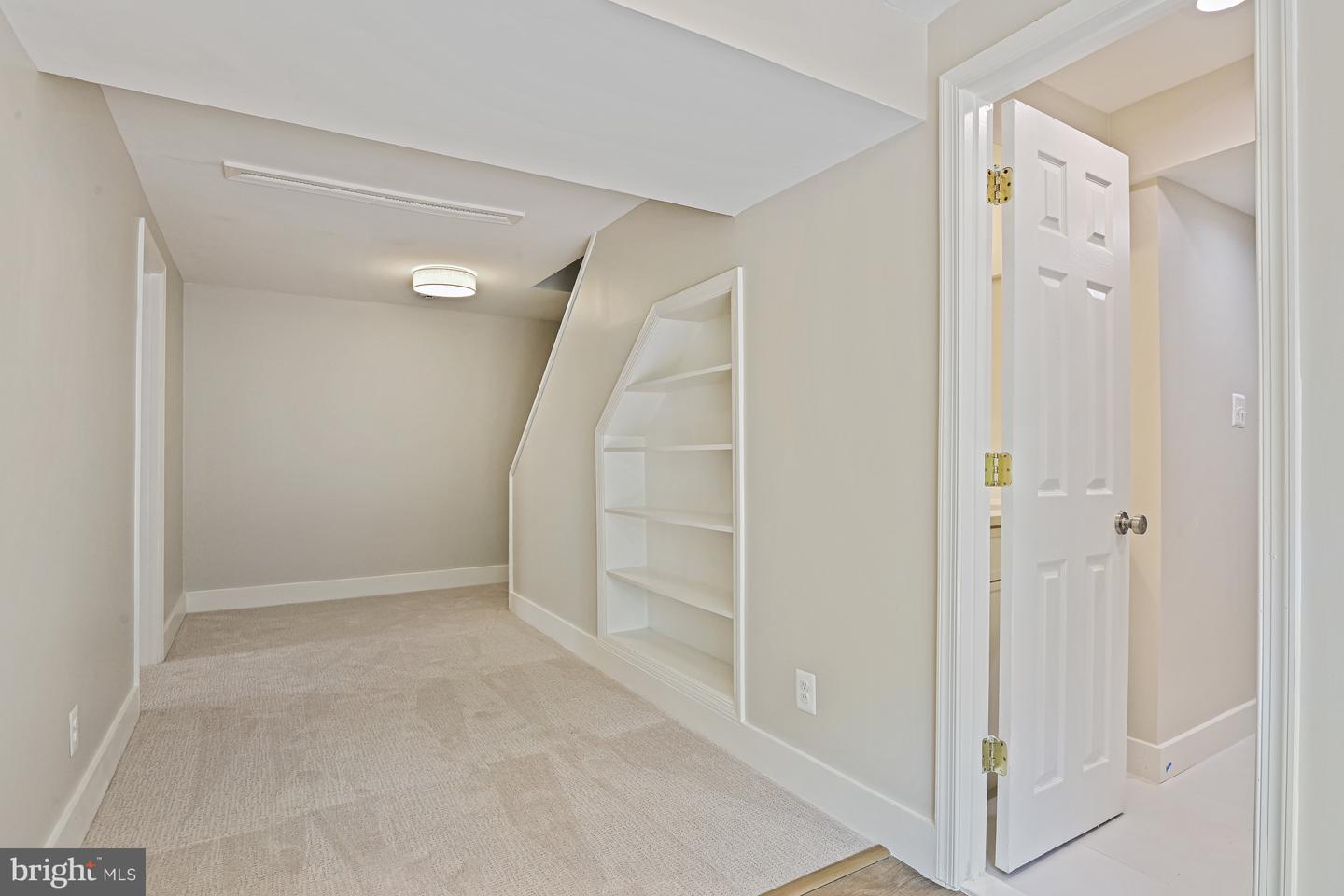 9060 BROOK FORD RD, BURKE, Virginia 22015, 5 Bedrooms Bedrooms, ,3 BathroomsBathrooms,Residential,For sale,9060 BROOK FORD RD,VAFX2259128 MLS # VAFX2259128