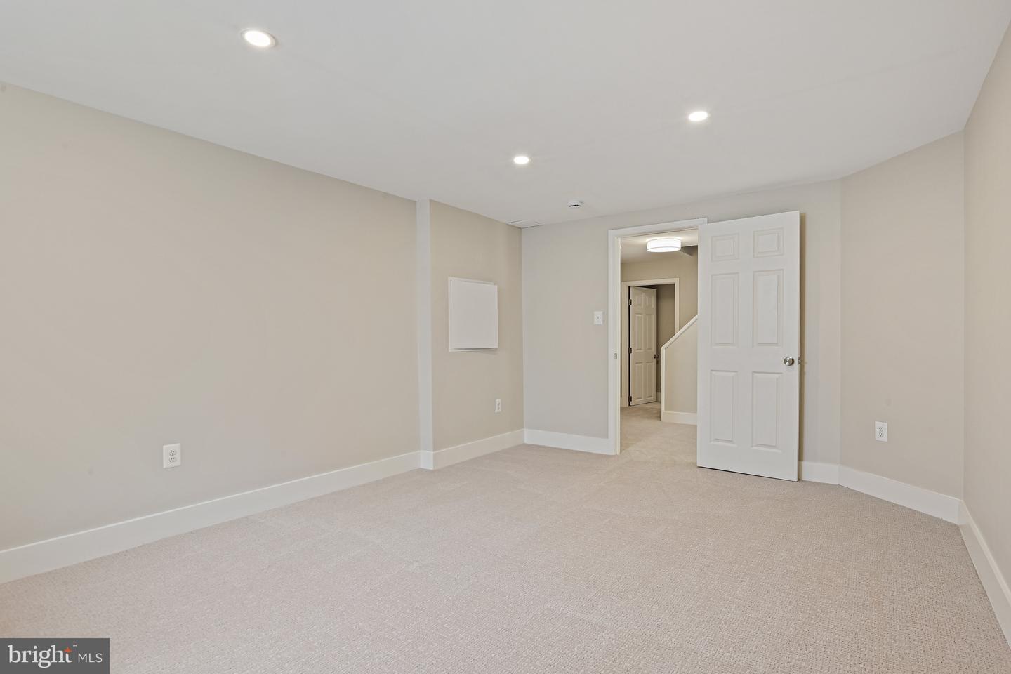 9060 BROOK FORD RD, BURKE, Virginia 22015, 5 Bedrooms Bedrooms, ,3 BathroomsBathrooms,Residential,For sale,9060 BROOK FORD RD,VAFX2259128 MLS # VAFX2259128