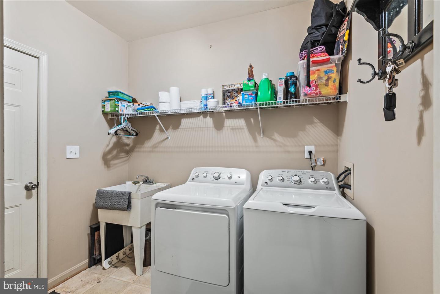 3025 SASSAFRAS TREE CT, DUMFRIES, Virginia 22026, 5 Bedrooms Bedrooms, ,3 BathroomsBathrooms,Residential,For sale,3025 SASSAFRAS TREE CT,VAPW2100668 MLS # VAPW2100668