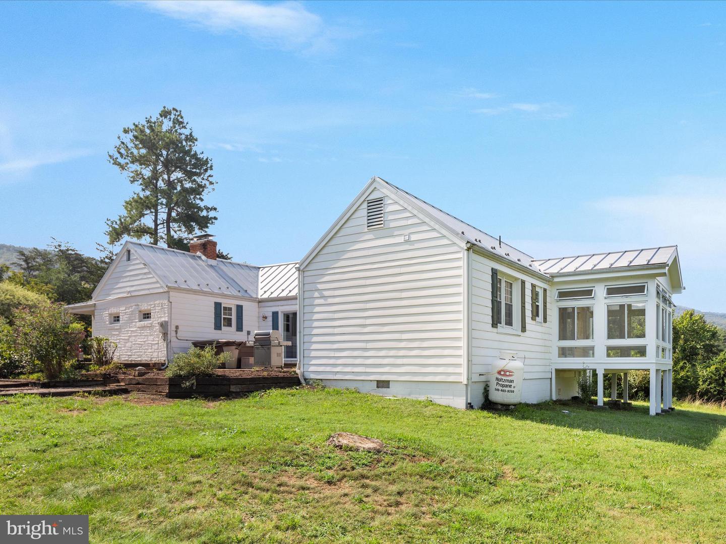 939 SEVEN FOUNTAINS RD, FORT VALLEY, Virginia 22652, 3 Bedrooms Bedrooms, ,1 BathroomBathrooms,Residential,For sale,939 SEVEN FOUNTAINS RD,VASH2012168 MLS # VASH2012168
