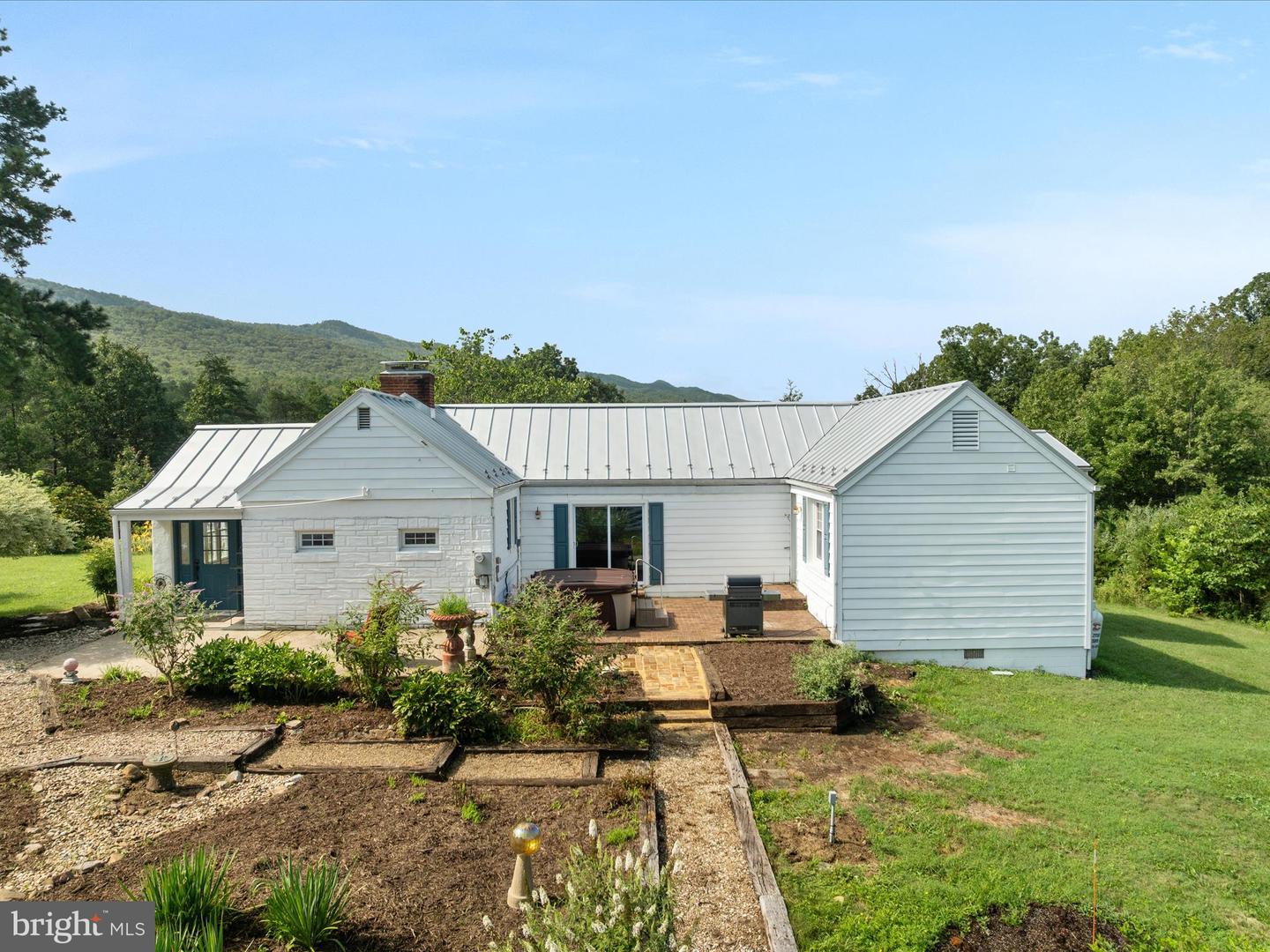 939 SEVEN FOUNTAINS RD, FORT VALLEY, Virginia 22652, 3 Bedrooms Bedrooms, ,1 BathroomBathrooms,Residential,For sale,939 SEVEN FOUNTAINS RD,VASH2012168 MLS # VASH2012168