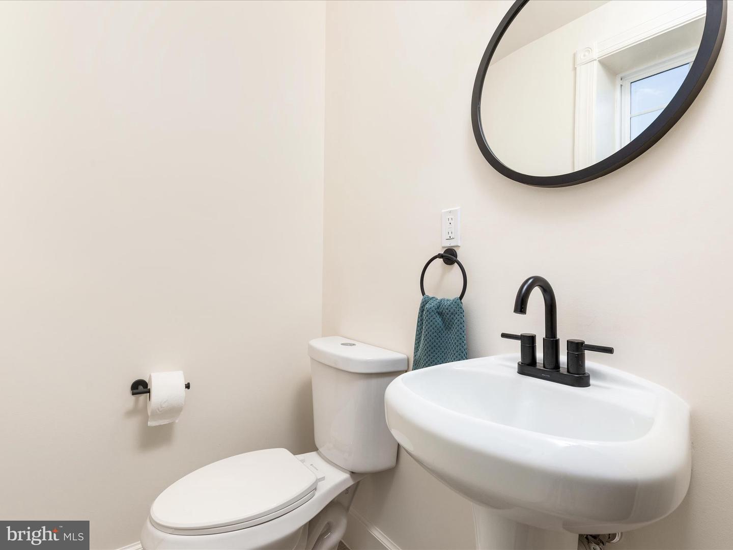 939 SEVEN FOUNTAINS RD, FORT VALLEY, Virginia 22652, 3 Bedrooms Bedrooms, ,1 BathroomBathrooms,Residential,For sale,939 SEVEN FOUNTAINS RD,VASH2012168 MLS # VASH2012168