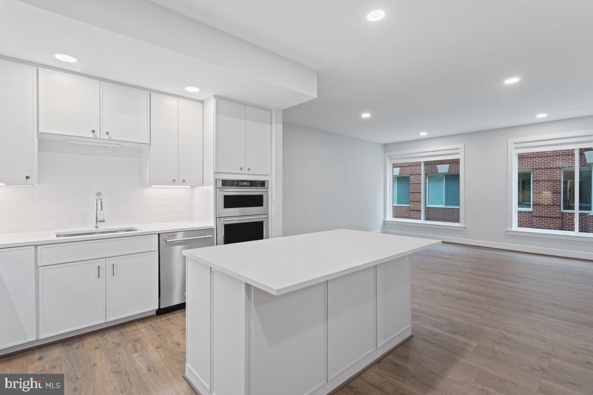 635 SLATERS LN #109, ALEXANDRIA, Virginia 22314, 2 Bedrooms Bedrooms, ,2 BathroomsBathrooms,Residential,For sale,635 SLATERS LN #109,VAAX2048204 MLS # VAAX2048204