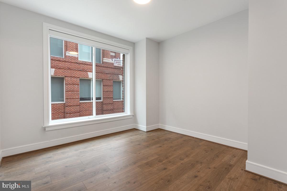 635 SLATERS LN #109, ALEXANDRIA, Virginia 22314, 2 Bedrooms Bedrooms, ,2 BathroomsBathrooms,Residential,For sale,635 SLATERS LN #109,VAAX2048204 MLS # VAAX2048204