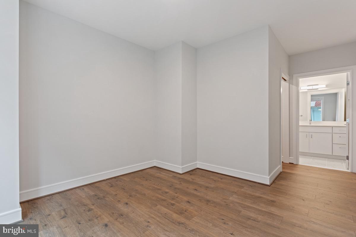 635 SLATERS LN #109, ALEXANDRIA, Virginia 22314, 2 Bedrooms Bedrooms, ,2 BathroomsBathrooms,Residential,For sale,635 SLATERS LN #109,VAAX2048204 MLS # VAAX2048204