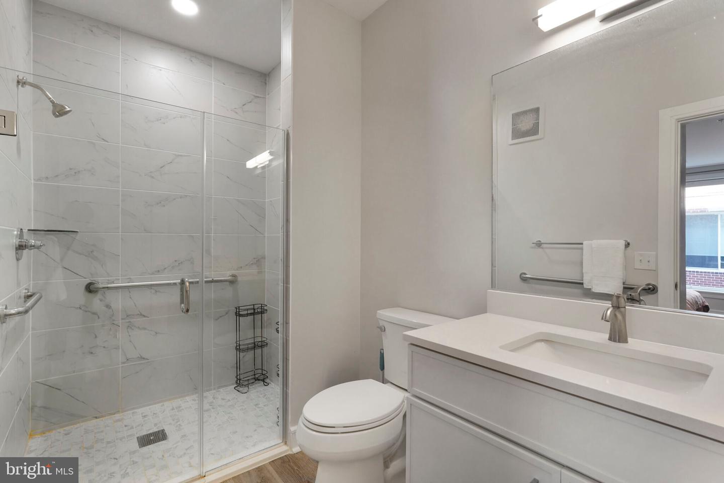 635 SLATERS LN #109, ALEXANDRIA, Virginia 22314, 2 Bedrooms Bedrooms, ,2 BathroomsBathrooms,Residential,For sale,635 SLATERS LN #109,VAAX2048204 MLS # VAAX2048204