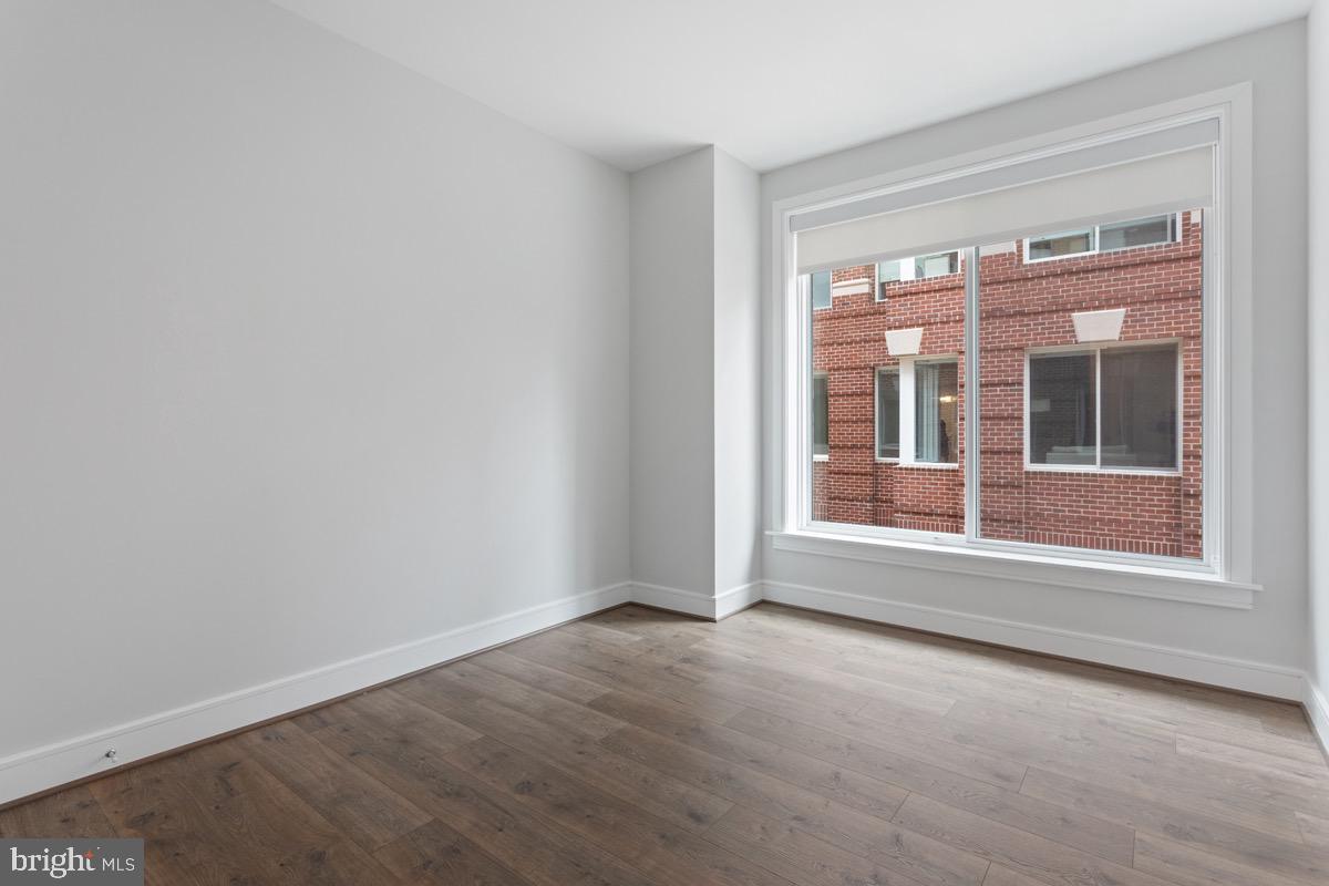 635 SLATERS LN #109, ALEXANDRIA, Virginia 22314, 2 Bedrooms Bedrooms, ,2 BathroomsBathrooms,Residential,For sale,635 SLATERS LN #109,VAAX2048204 MLS # VAAX2048204