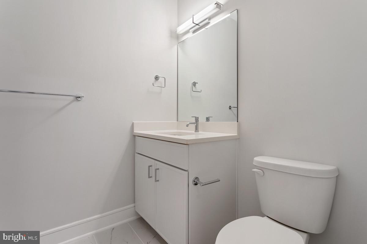 635 SLATERS LN #109, ALEXANDRIA, Virginia 22314, 2 Bedrooms Bedrooms, ,2 BathroomsBathrooms,Residential,For sale,635 SLATERS LN #109,VAAX2048204 MLS # VAAX2048204