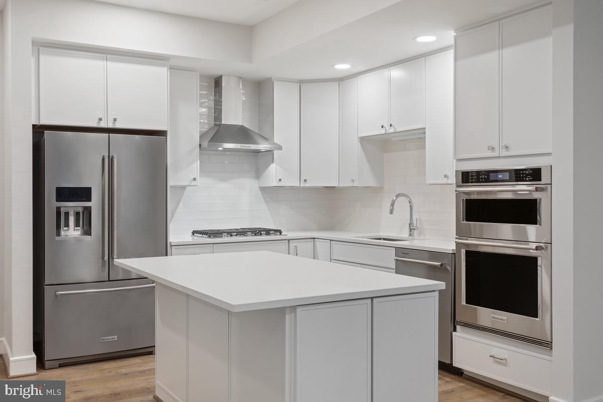 635 SLATERS LN #109, ALEXANDRIA, Virginia 22314, 2 Bedrooms Bedrooms, ,2 BathroomsBathrooms,Residential,For sale,635 SLATERS LN #109,VAAX2048204 MLS # VAAX2048204