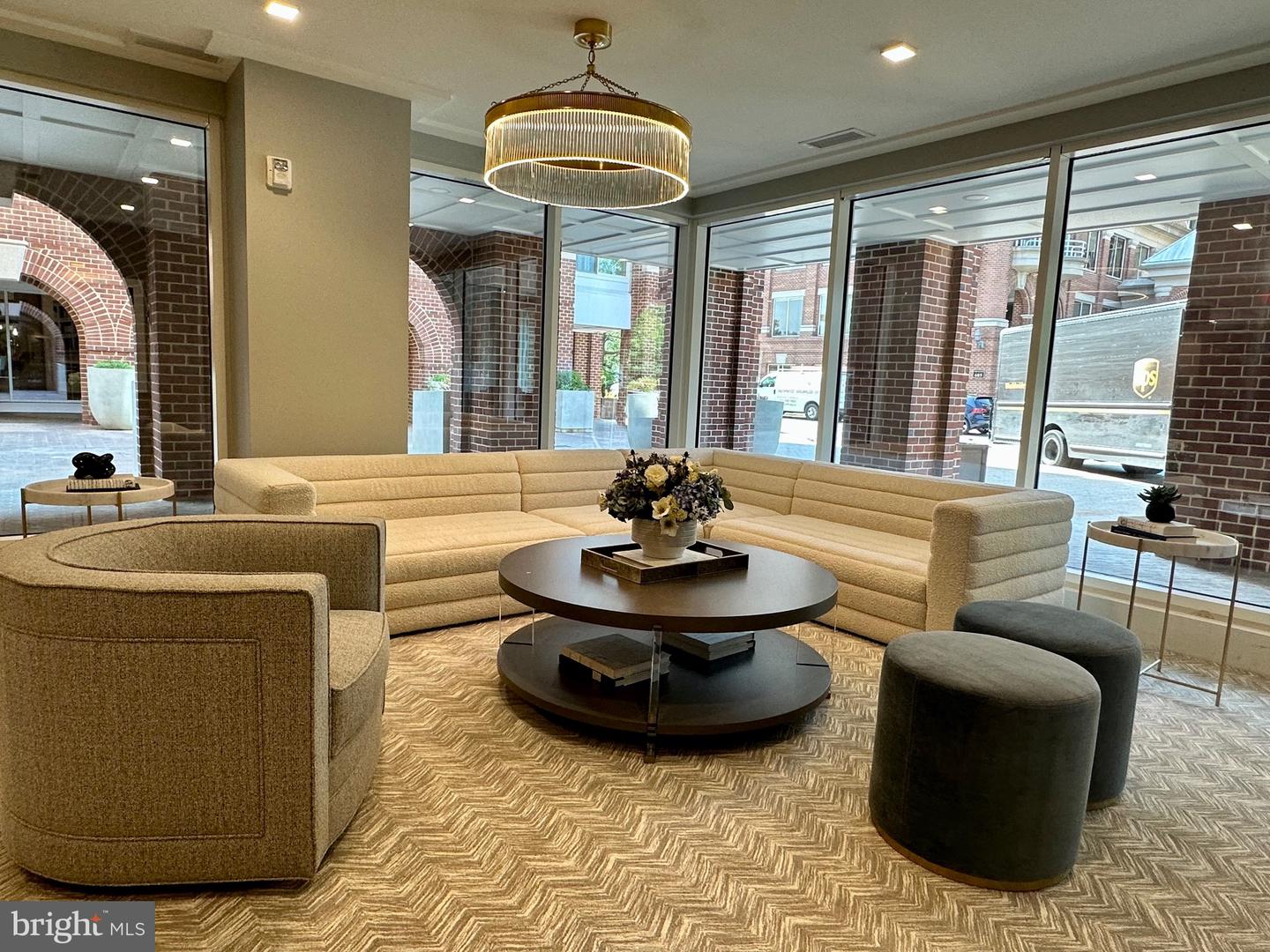 635 SLATERS LN #109, ALEXANDRIA, Virginia 22314, 2 Bedrooms Bedrooms, ,2 BathroomsBathrooms,Residential,For sale,635 SLATERS LN #109,VAAX2048204 MLS # VAAX2048204