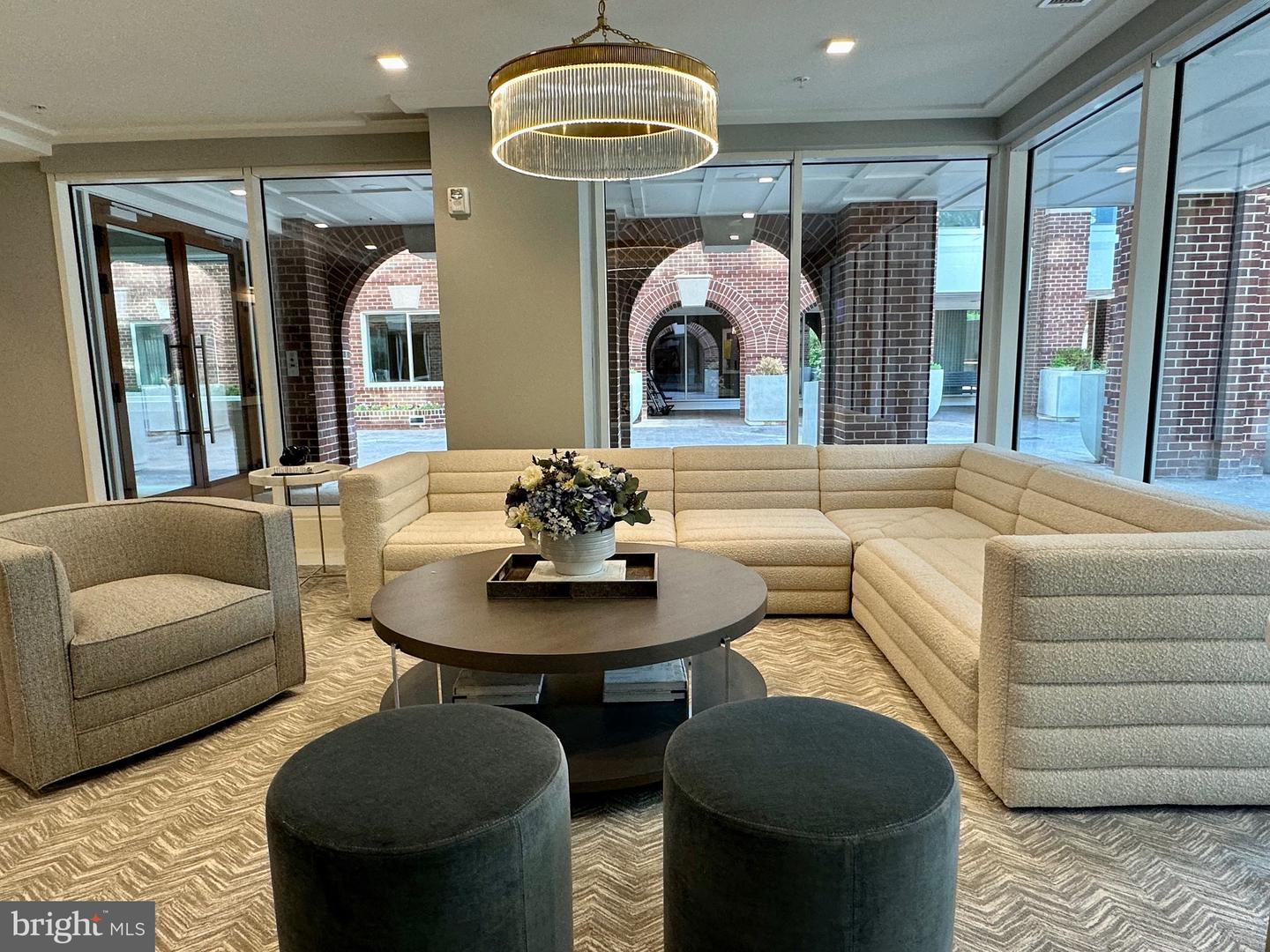 635 SLATERS LN #109, ALEXANDRIA, Virginia 22314, 2 Bedrooms Bedrooms, ,2 BathroomsBathrooms,Residential,For sale,635 SLATERS LN #109,VAAX2048204 MLS # VAAX2048204