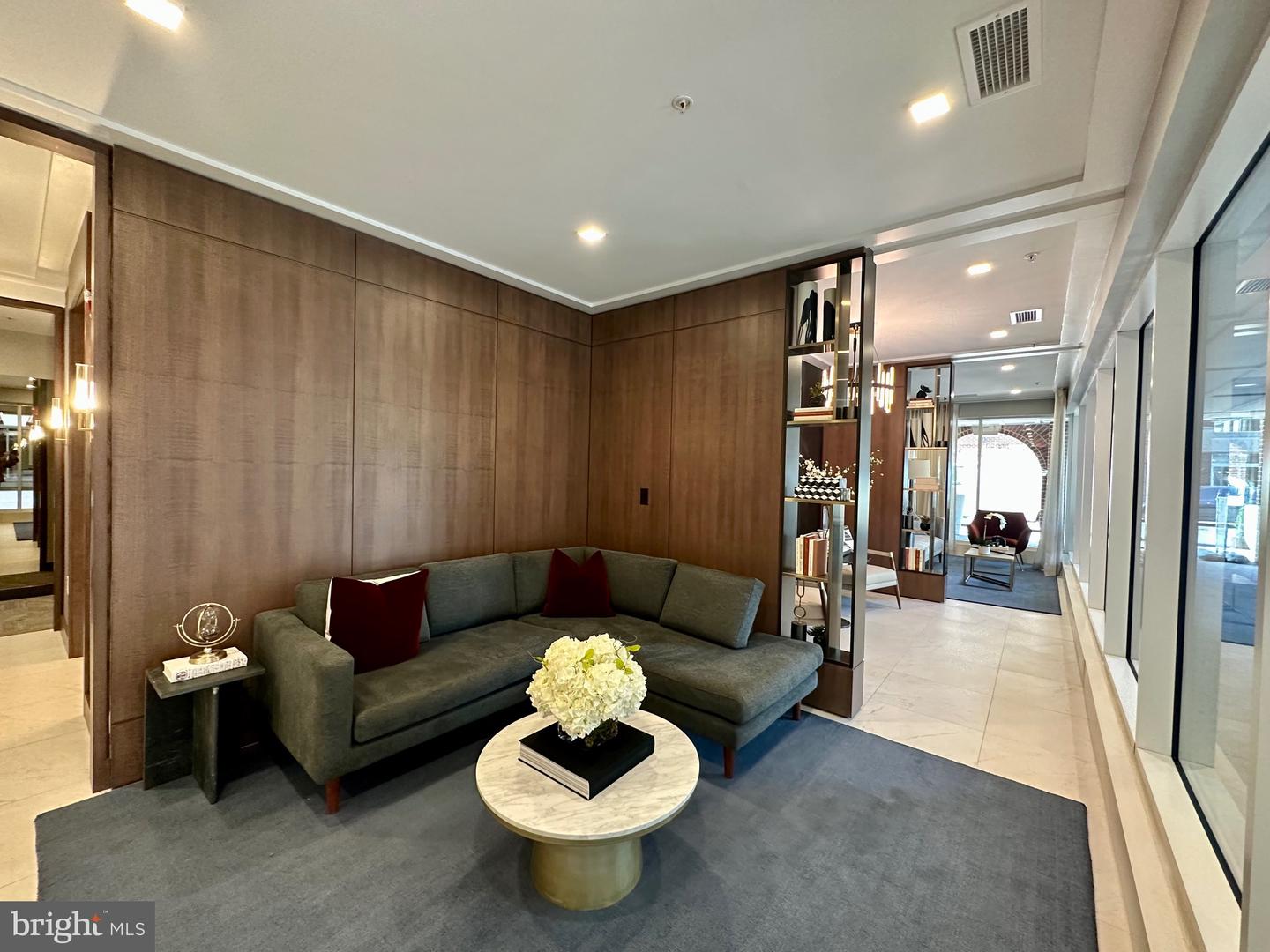 635 SLATERS LN #109, ALEXANDRIA, Virginia 22314, 2 Bedrooms Bedrooms, ,2 BathroomsBathrooms,Residential,For sale,635 SLATERS LN #109,VAAX2048204 MLS # VAAX2048204