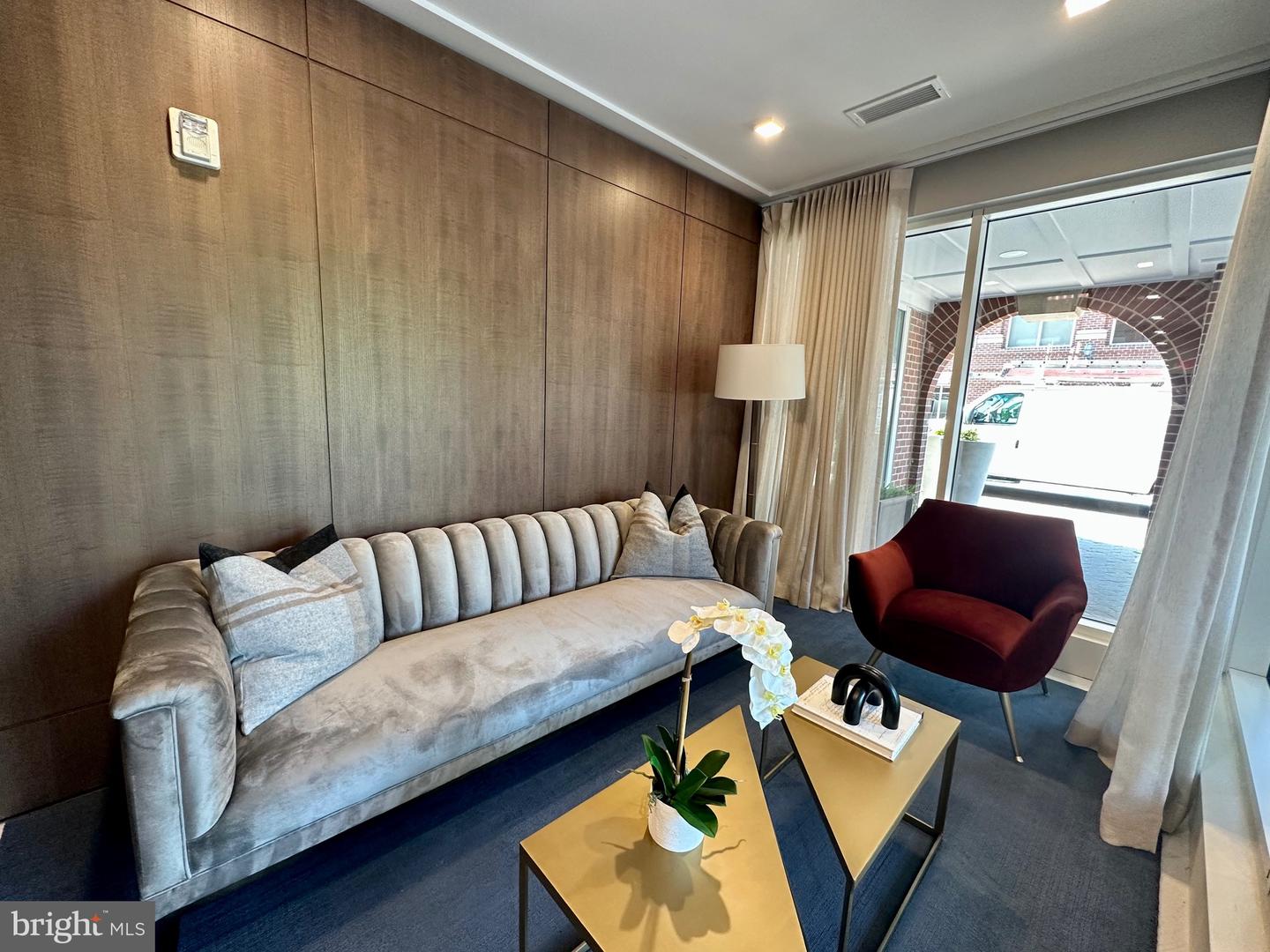 635 SLATERS LN #109, ALEXANDRIA, Virginia 22314, 2 Bedrooms Bedrooms, ,2 BathroomsBathrooms,Residential,For sale,635 SLATERS LN #109,VAAX2048204 MLS # VAAX2048204