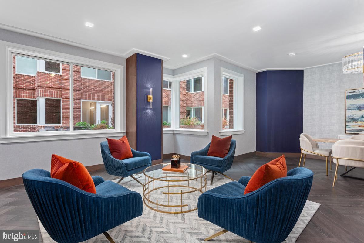 635 SLATERS LN #109, ALEXANDRIA, Virginia 22314, 2 Bedrooms Bedrooms, ,2 BathroomsBathrooms,Residential,For sale,635 SLATERS LN #109,VAAX2048204 MLS # VAAX2048204
