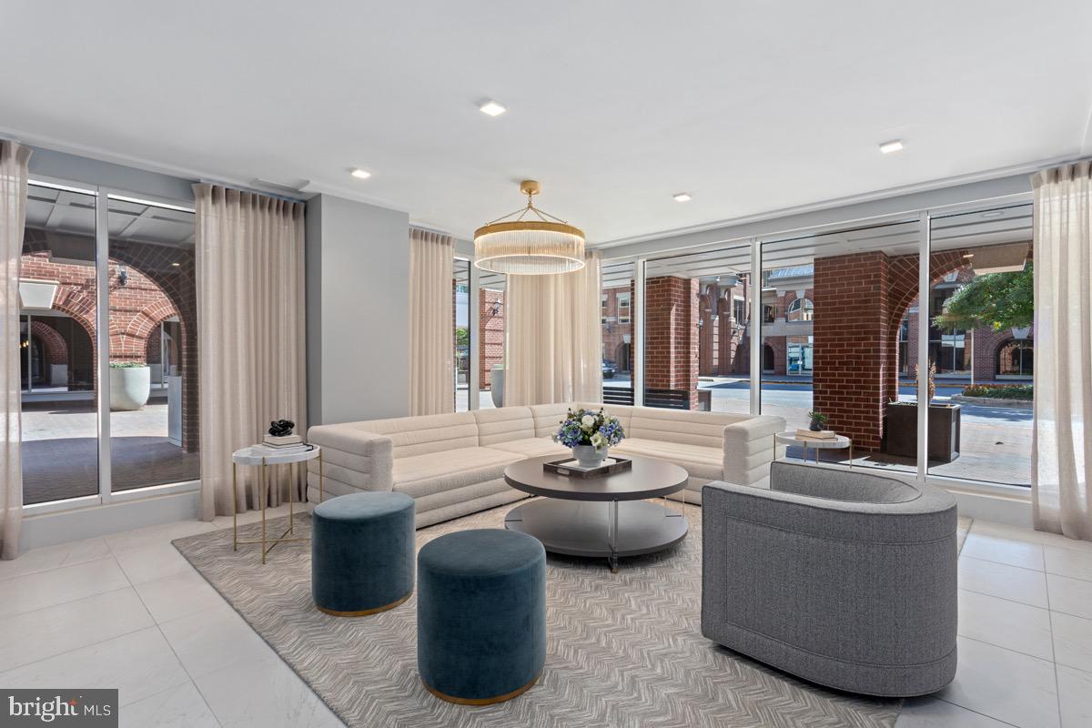 635 SLATERS LN #109, ALEXANDRIA, Virginia 22314, 2 Bedrooms Bedrooms, ,2 BathroomsBathrooms,Residential,For sale,635 SLATERS LN #109,VAAX2048204 MLS # VAAX2048204