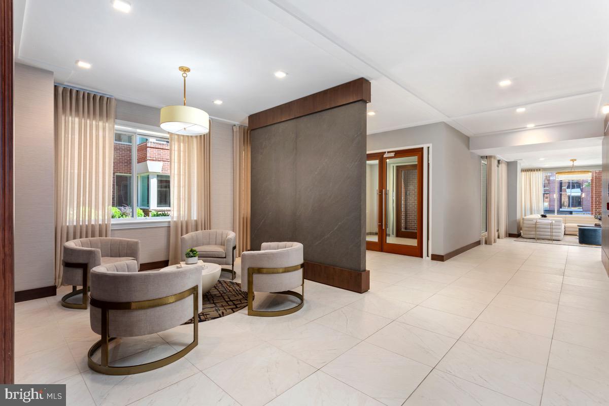635 SLATERS LN #109, ALEXANDRIA, Virginia 22314, 2 Bedrooms Bedrooms, ,2 BathroomsBathrooms,Residential,For sale,635 SLATERS LN #109,VAAX2048204 MLS # VAAX2048204