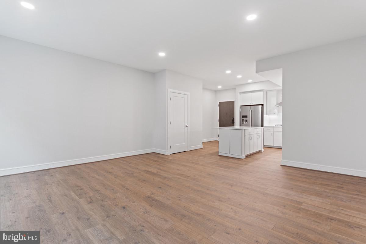 635 SLATERS LN #109, ALEXANDRIA, Virginia 22314, 2 Bedrooms Bedrooms, ,2 BathroomsBathrooms,Residential,For sale,635 SLATERS LN #109,VAAX2048204 MLS # VAAX2048204