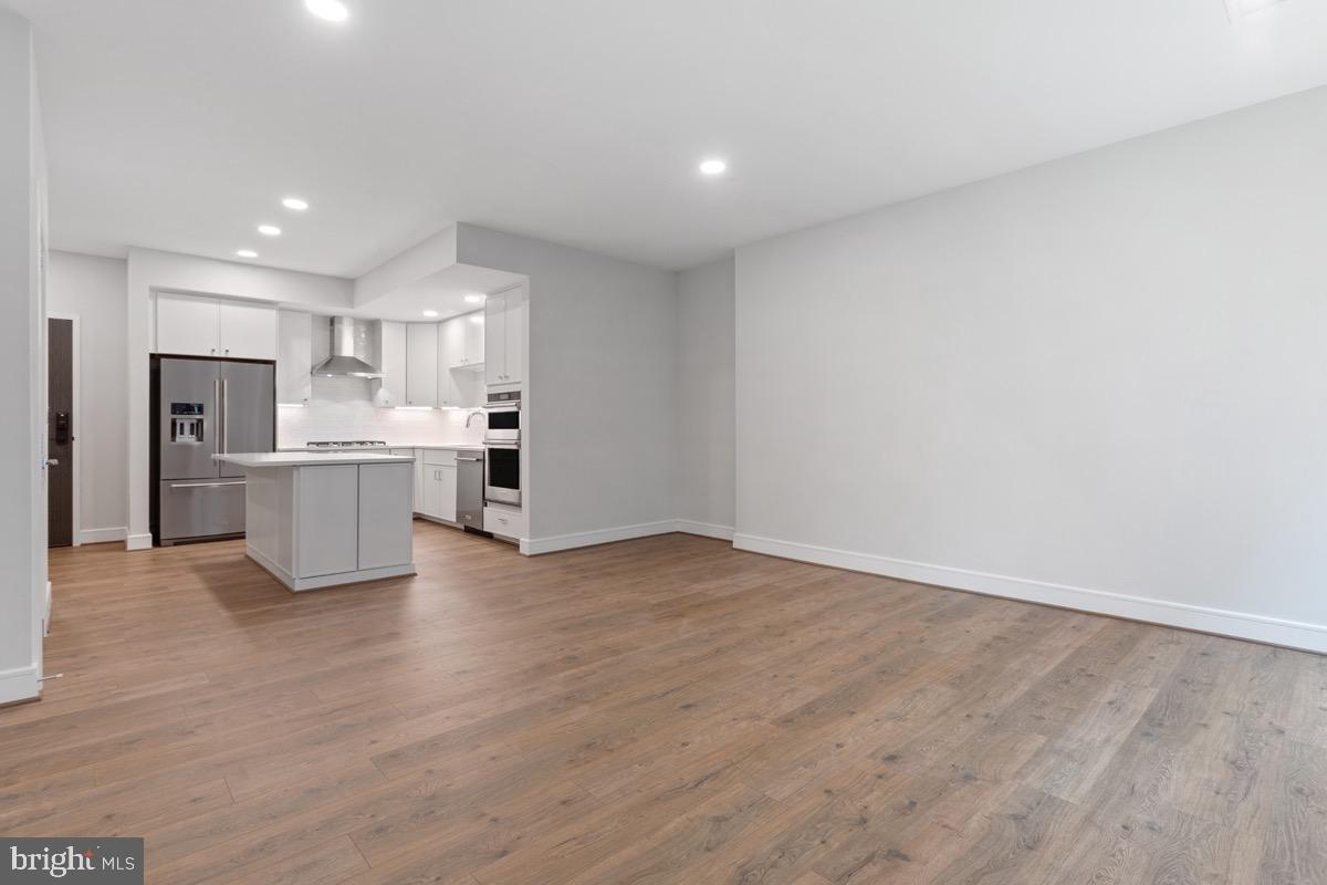 635 SLATERS LN #109, ALEXANDRIA, Virginia 22314, 2 Bedrooms Bedrooms, ,2 BathroomsBathrooms,Residential,For sale,635 SLATERS LN #109,VAAX2048204 MLS # VAAX2048204