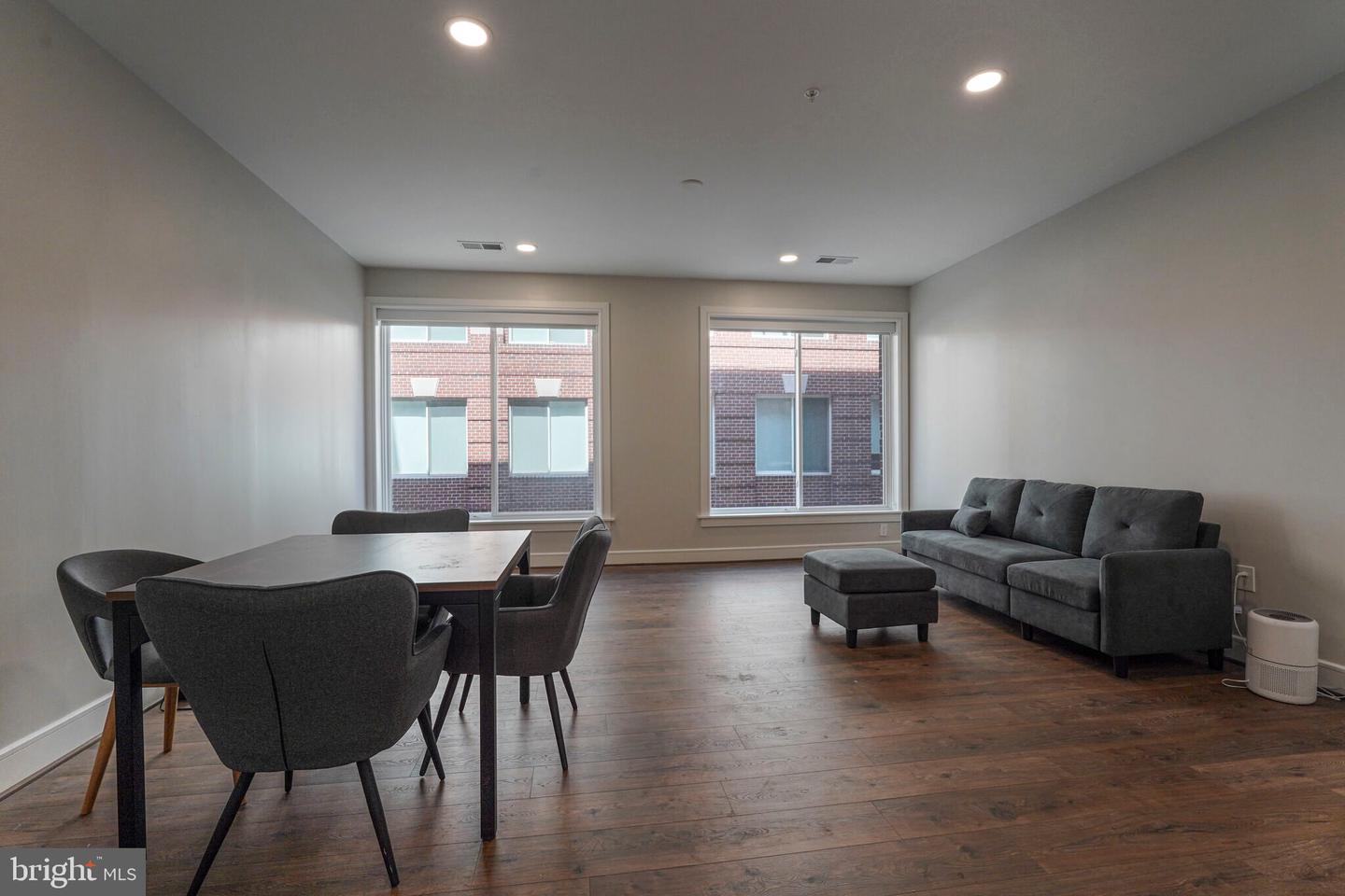 635 SLATERS LN #109, ALEXANDRIA, Virginia 22314, 2 Bedrooms Bedrooms, ,2 BathroomsBathrooms,Residential,For sale,635 SLATERS LN #109,VAAX2048204 MLS # VAAX2048204