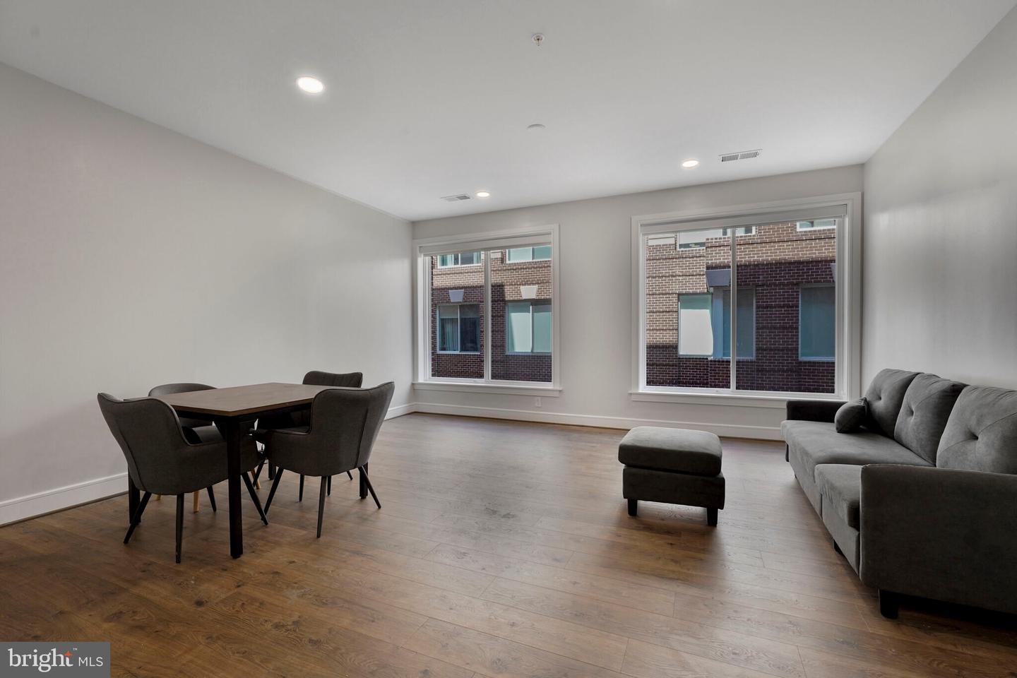 635 SLATERS LN #109, ALEXANDRIA, Virginia 22314, 2 Bedrooms Bedrooms, ,2 BathroomsBathrooms,Residential,For sale,635 SLATERS LN #109,VAAX2048204 MLS # VAAX2048204