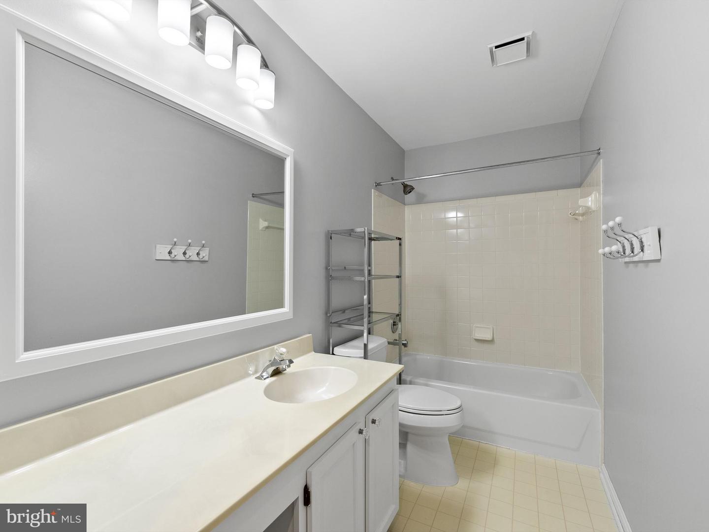 43384 LIVERY SQ, ASHBURN, Virginia 20147, 3 Bedrooms Bedrooms, ,2 BathroomsBathrooms,Residential,For sale,43384 LIVERY SQ,VALO2103860 MLS # VALO2103860