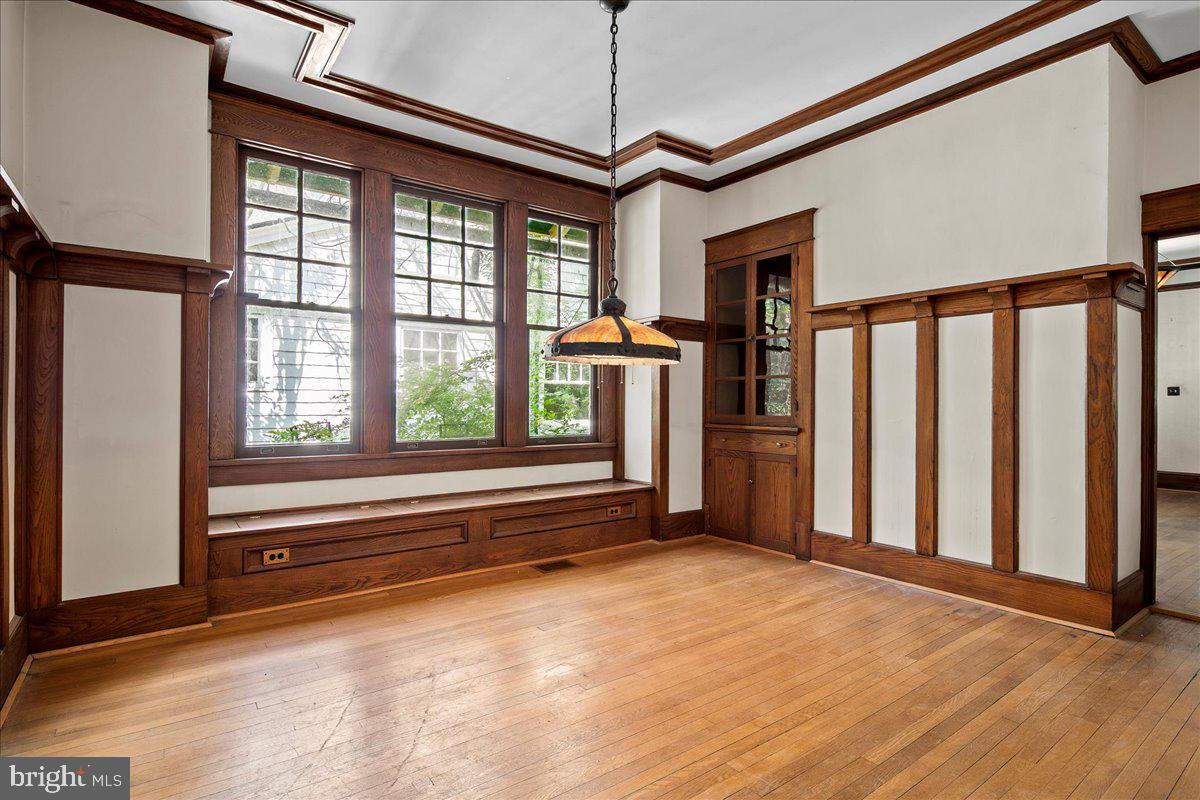 14 W ROSEMONT AVE, ALEXANDRIA, Virginia 22301, 3 Bedrooms Bedrooms, ,2 BathroomsBathrooms,Residential,For sale,14 W ROSEMONT AVE,VAAX2048214 MLS # VAAX2048214