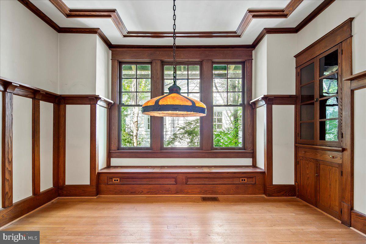 14 W ROSEMONT AVE, ALEXANDRIA, Virginia 22301, 3 Bedrooms Bedrooms, ,2 BathroomsBathrooms,Residential,For sale,14 W ROSEMONT AVE,VAAX2048214 MLS # VAAX2048214