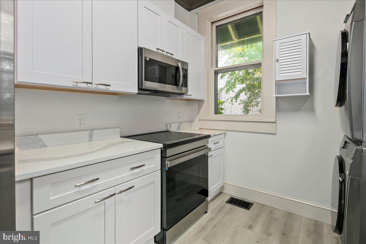 14 W ROSEMONT AVE, ALEXANDRIA, Virginia 22301, 3 Bedrooms Bedrooms, ,2 BathroomsBathrooms,Residential,For sale,14 W ROSEMONT AVE,VAAX2048214 MLS # VAAX2048214