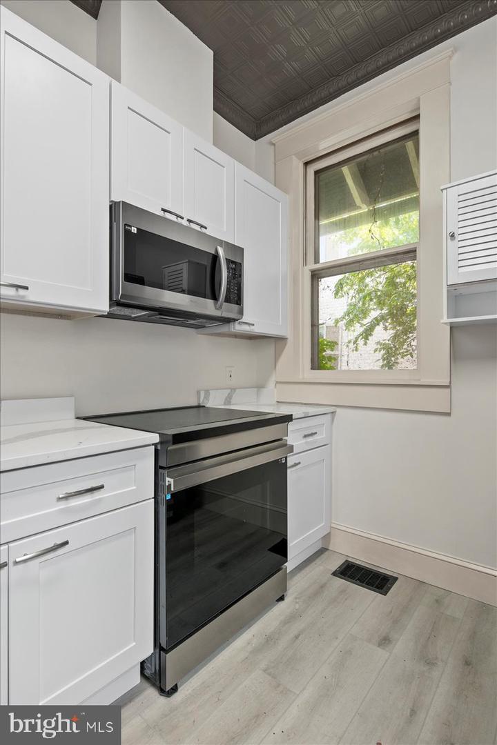 14 W ROSEMONT AVE, ALEXANDRIA, Virginia 22301, 3 Bedrooms Bedrooms, ,2 BathroomsBathrooms,Residential,For sale,14 W ROSEMONT AVE,VAAX2048214 MLS # VAAX2048214